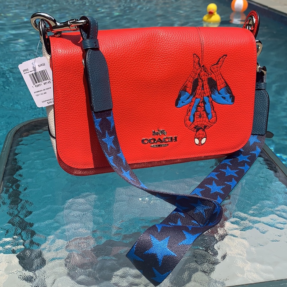 New Coach Marvel Jes Messenger with Spider-Man - Picture 14 of 16